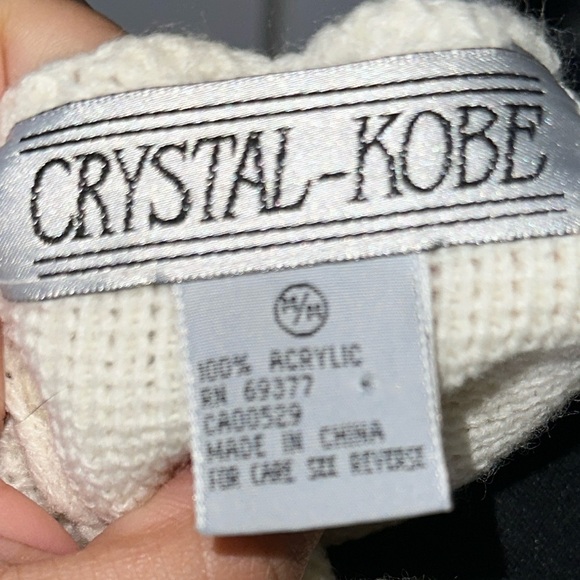 Vintage Floral Embroidered Cream Cardigan with Gold Tone Buttons - Picture 11 of 11